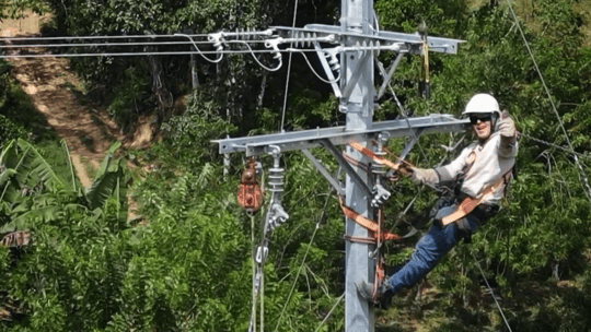 Remodelamos más de 10 kilómetros de red eléctrica en Balboa y Santuario para mejorar la calidad del servicio