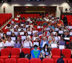 Líderes comunales de Manizales se graduaron del curso Conexión Entorno: Construyendo Sostenibilidad...